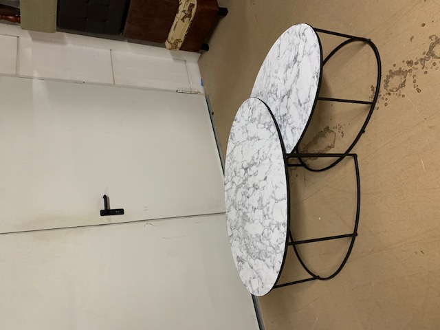 Tauro salontafelset